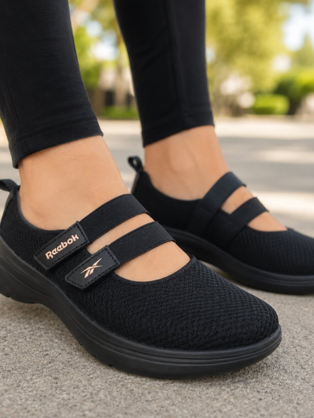 Reebok Shoes Womens Size 10 Wide Black Mesh Mary Jane Comfort Walking Logo